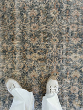 Load image into Gallery viewer, Vintage Turkish 5’8” x 8’10”