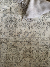 Load image into Gallery viewer, Vintage Turkish 8’2” x 11’11”