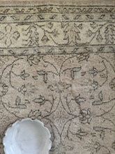 Load image into Gallery viewer, Vintage Turkish 6’2” x 10’4”