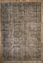 Load image into Gallery viewer, Vintage Turkish 7’5” x 10’11”