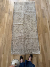 Load image into Gallery viewer, Vintage Turkish 2’7” x 6’2”