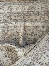 Load image into Gallery viewer, Vintage Turkish 6’7” x 10’2”