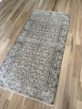Load image into Gallery viewer, Vintage Turkish 3’2” x 6’4”