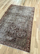 Load image into Gallery viewer, Antique Mahal 4’2” x 6’4”