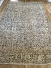 Load image into Gallery viewer, Vintage Turkish 6’9” x 10’9”
