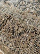 Load image into Gallery viewer, Vintage Oushak 8’9” x 12’1”