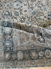 Load image into Gallery viewer, Antique Mahal 8’2” x 11’