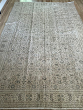 Load image into Gallery viewer, Vintage Turkish 6’10” x 10’3”