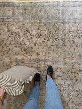 Load image into Gallery viewer, Vintage Turkish 9’ x 12’1”