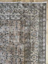 Load image into Gallery viewer, Vintage Turkish 7’6” x 11’3”
