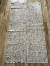 Load image into Gallery viewer, Vintage Turkish 3’10” x 6’11”