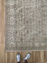 Load image into Gallery viewer, Vintage Turkish 6’2” x 10’4”