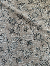 Load image into Gallery viewer, Vintage Turkish 7’5” x 10’5”