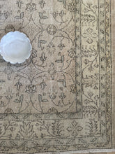 Load image into Gallery viewer, Vintage Turkish 6’2” x 10’4”