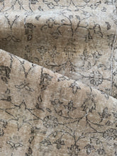 Load image into Gallery viewer, Vintage Turkish 2’9” x 9’9”