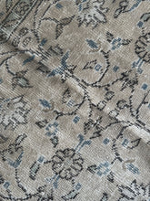 Load image into Gallery viewer, Vintage Turkish 6’4” x 9’9”