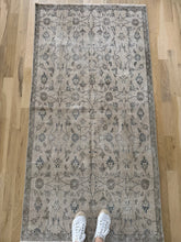 Load image into Gallery viewer, Vintage Turkish 3’4” x 6’6”