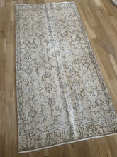 Load image into Gallery viewer, Vintage Turkish 3’ x 6’3”