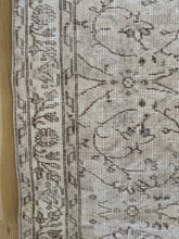 Load image into Gallery viewer, Vintage Turkish 3’5” x 6’6”