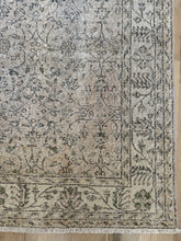 Load image into Gallery viewer, Vintage Turkish 6’9” x 10’9”