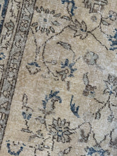 Load image into Gallery viewer, Vintage Turkish 7’11” x 11’1”