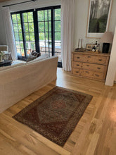 Load image into Gallery viewer, Antique Siraz 3’6” x 5’