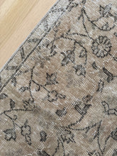 Load image into Gallery viewer, Vintage Turkish 2’9” x 9’9”