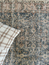Load image into Gallery viewer, Vintage Turkish 5’8” x 8’10”