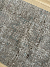 Load image into Gallery viewer, Antique Heriz 2’11” x 9’