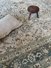 Load image into Gallery viewer, Antique Mahal 8’2” x 11’