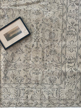 Load image into Gallery viewer, Vintage Turkish 5’5” x 9’2”