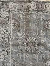 Load image into Gallery viewer, Vintage Turkish 3’9” x 6’10”