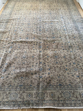 Load image into Gallery viewer, Vintage Turkish 9’ x 13’3”