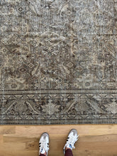 Load image into Gallery viewer, Antique Mahal 10’2” x 13’5”