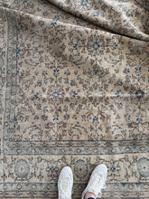 Load image into Gallery viewer, Vintage Turkish 9’ x 13’3”