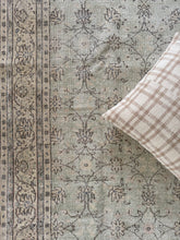 Load image into Gallery viewer, Vintage Turkish 8’ x 11’6”