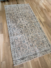 Load image into Gallery viewer, Vintage Turkish 3’2” x 6’5”