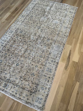 Load image into Gallery viewer, Vintage Turkish 3’9” x 7’2”