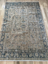 Load image into Gallery viewer, Vintage Turkish 5’ x 7’8”