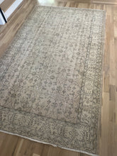Load image into Gallery viewer, Vintage Turkish 6’2” x 10’4”