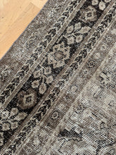 Load image into Gallery viewer, Antique Mahal 7’6” x 10’4”