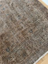 Load image into Gallery viewer, Vintage Turkish 9’7” x 13’1”
