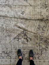 Load image into Gallery viewer, Antique Mahal 9’1” x 11’10”