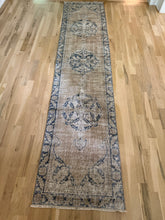 Load image into Gallery viewer, Vintage Turkish 2’6” x 11’4”