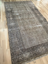 Load image into Gallery viewer, Antique Malayer 5’ x 9’5”