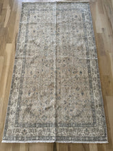 Load image into Gallery viewer, Vintage Turkish 3’9” x 6’9”