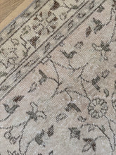 Load image into Gallery viewer, Vintage Turkish Scatter Rug 3’10” x 7’1”