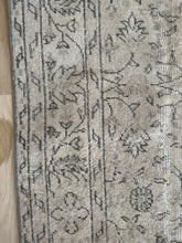 Load image into Gallery viewer, Vintage Turkish 5’5” x 9’2”