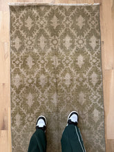Load image into Gallery viewer, Vintage Turkish 2’10” x 9’7”