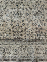 Load image into Gallery viewer, Vintage Turkish 9’3” x 13’1”